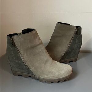 Sorel Women's Suede Wedge Boots - olive green and dark green/charcoal